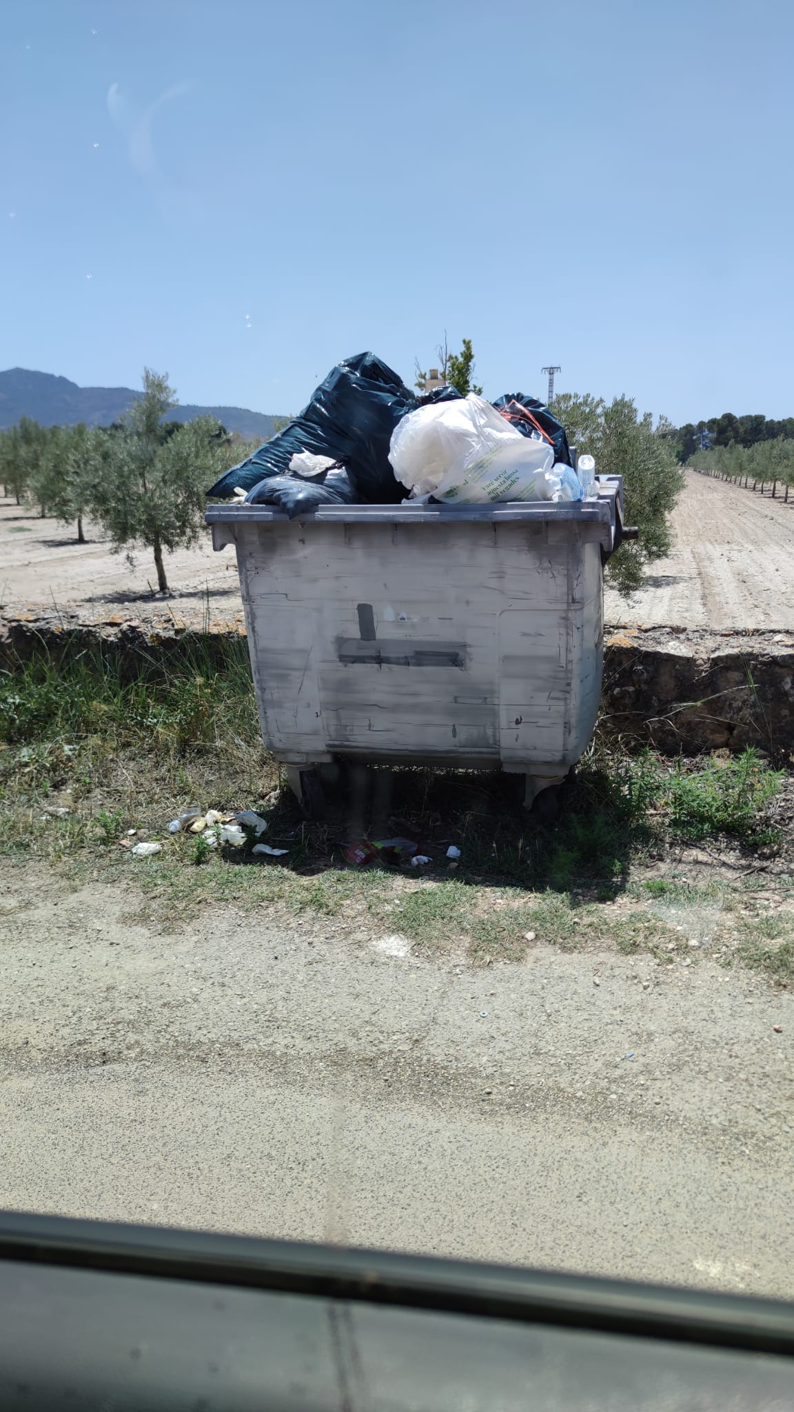 Contenedores en zonas de diseminados en Villena