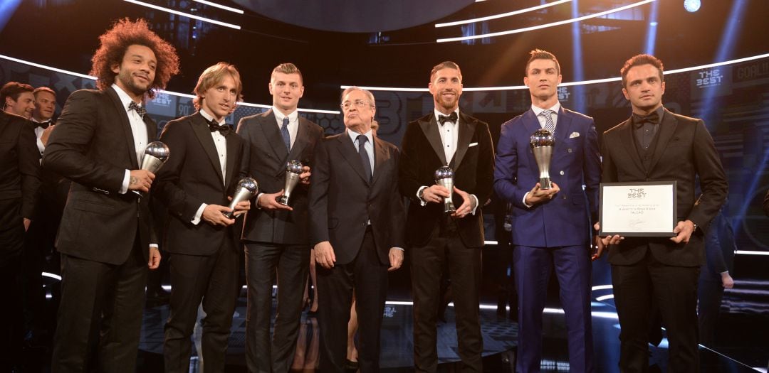 Florentino Pérez, junto a algunos de los jugadores del Real Madrid.