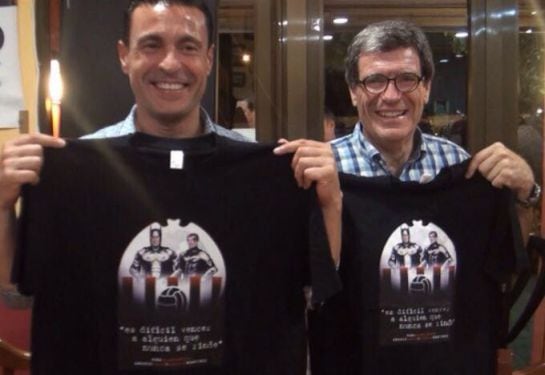 Salvo y Aurelio, con camisetas de Batman