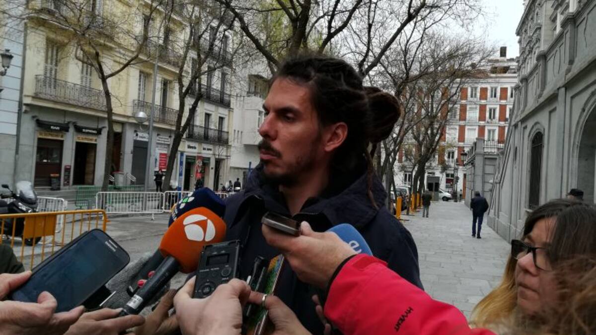 La Fiscalía pide al Tribunal Supremo que archive la causa contra un diputado de Podemos por una trifulca de hace diez años