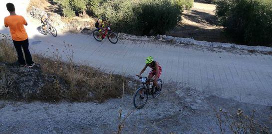 Participantes en la prueba de ciclo en el Duatlón de Porcuna