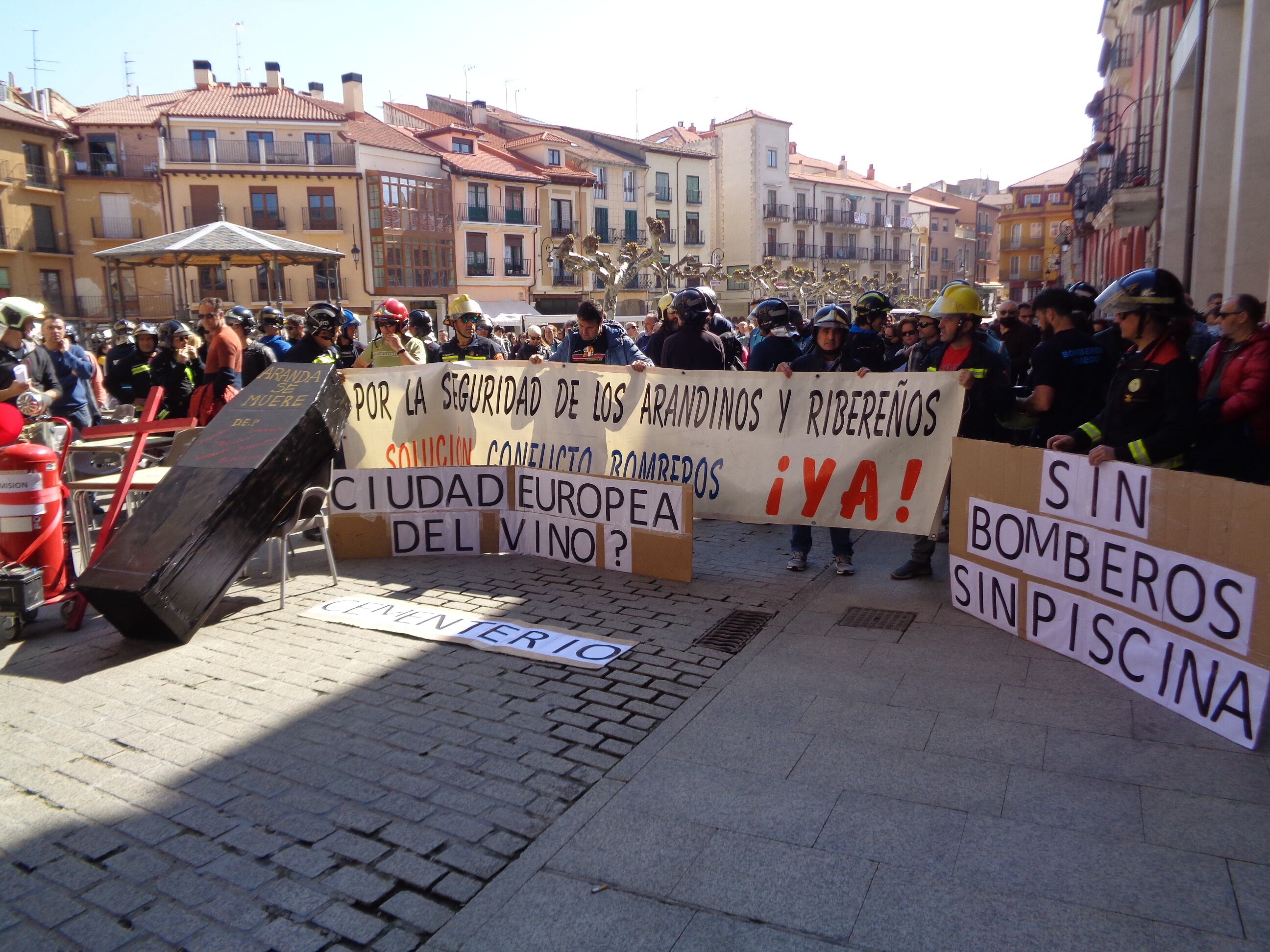 Imagen de una de las múltiples concentraciones de la conflictiva relación entre entre la plantilla de bomberos y el equipo de gobierno presidido por la exalcaldesa Raquel González