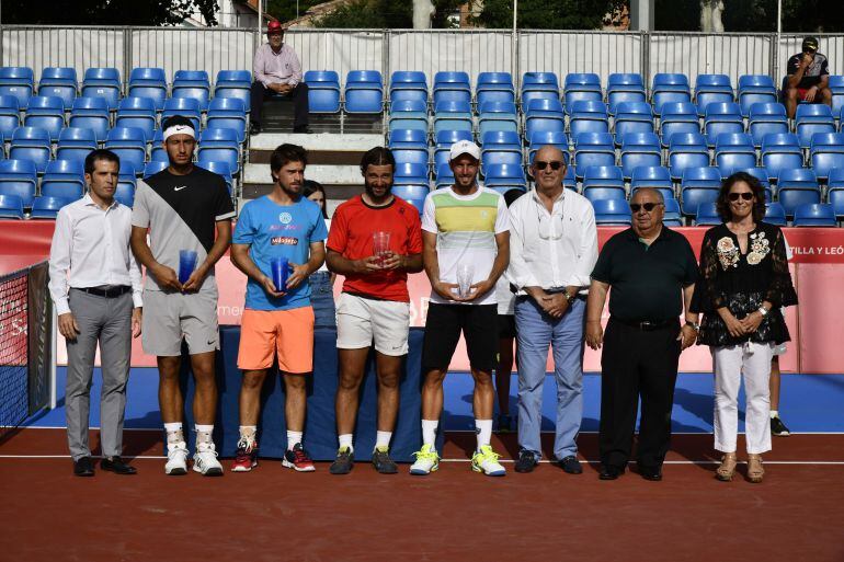 Entrega de premios del torneo de dobles masculino