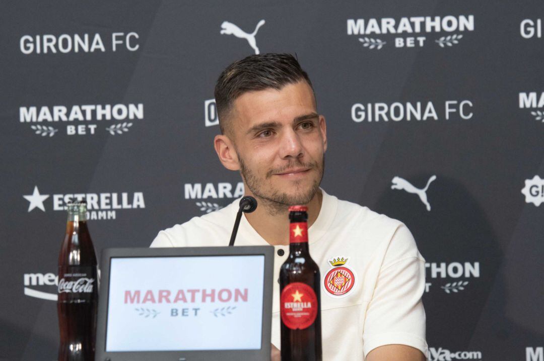 Alex Gallar a la sala de premsa de Montilivi.