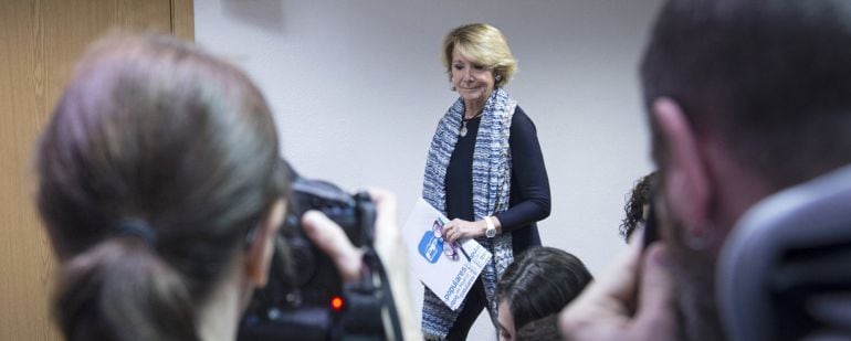 Aguirre durante la rueda de prensa en la que ha presentado su dimisión como Presidenta del PP de Madrid