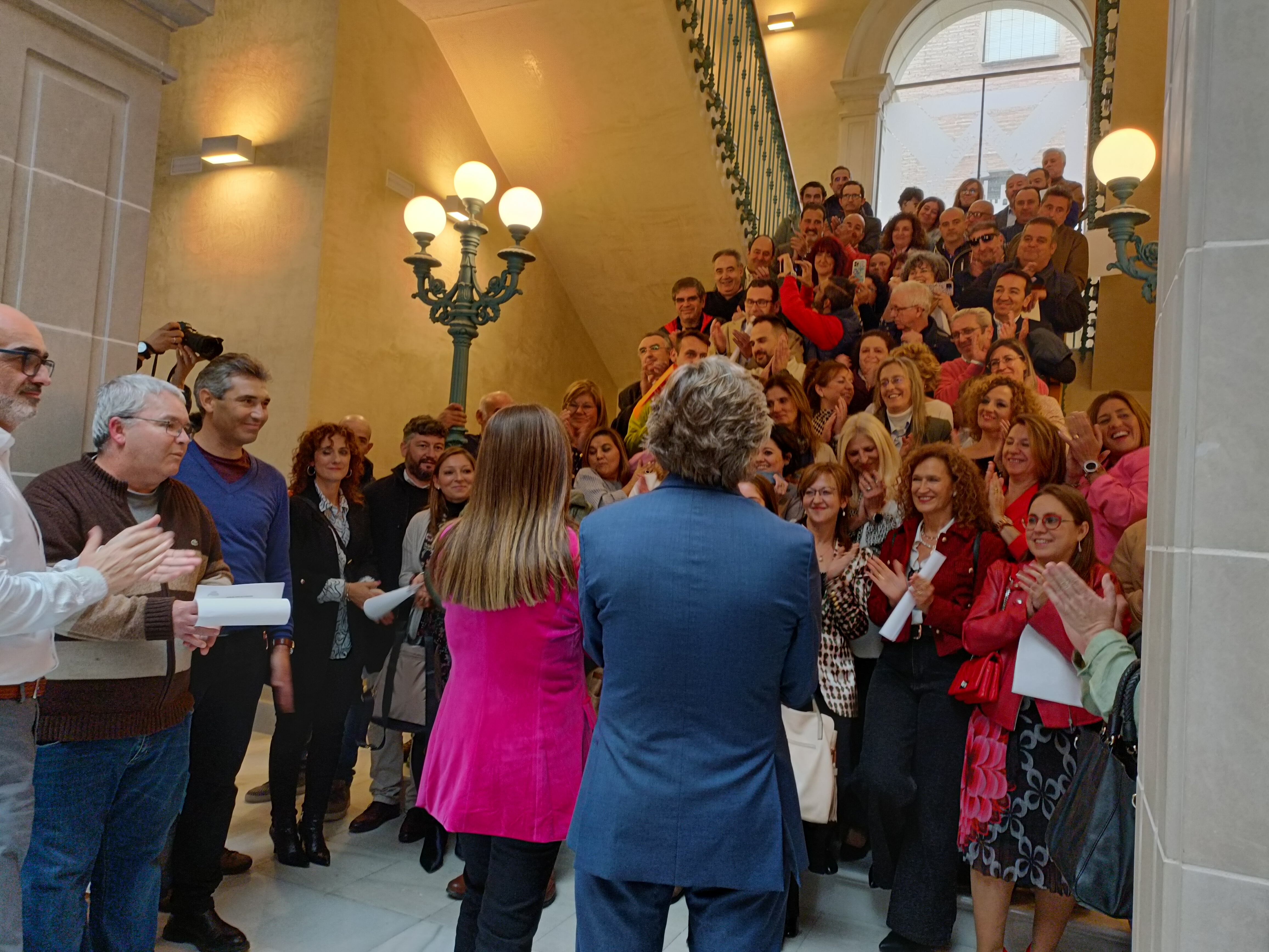 Trabajadores del Ayuntamiento de Linares celebran la culminación del proceso de estabilización.