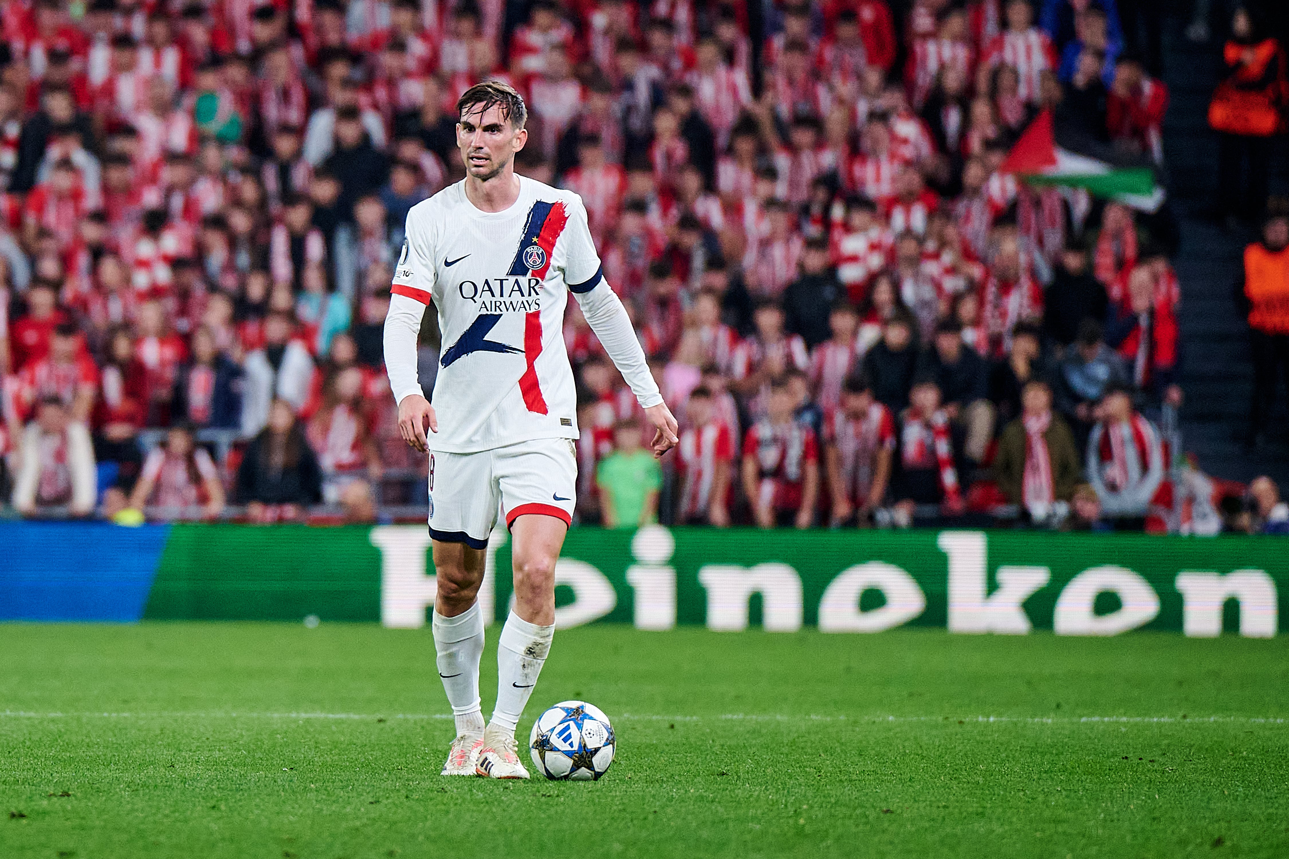 Fabián Ruiz juega con el PSG ante el Athletic