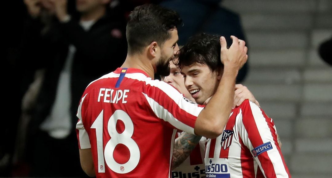 Joao Félix celebra su gol al Lokomotiv