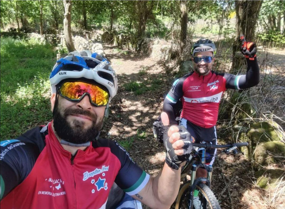 Carlos Marcelo y Carlos Barrero, de Pedales Solidarios, llegan a Santiago