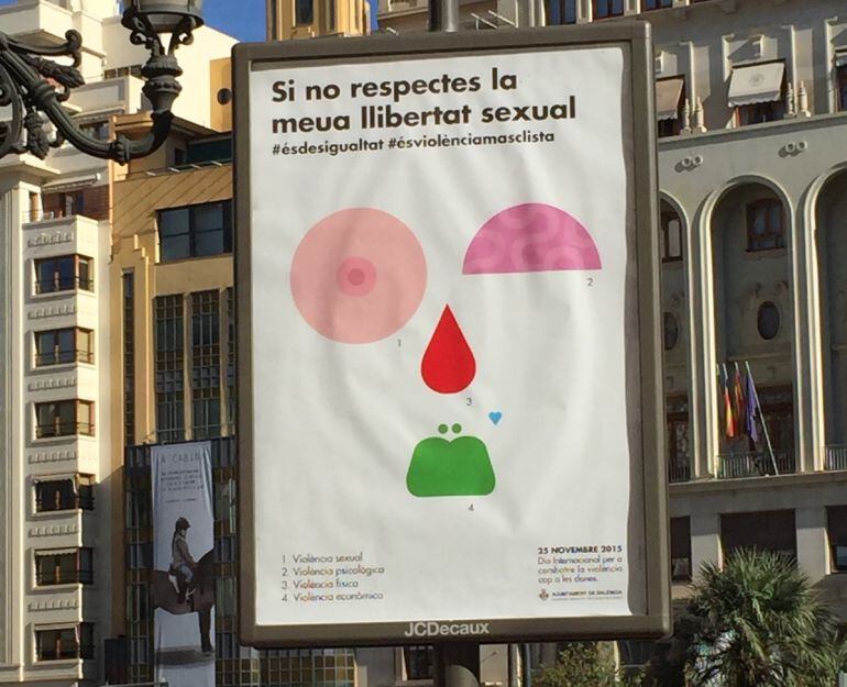 Uno de los mupis en Valencia contra la violencia machista