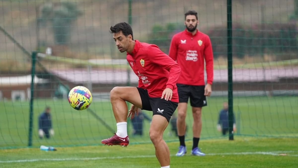 La renovación de César de la Hoz, parada