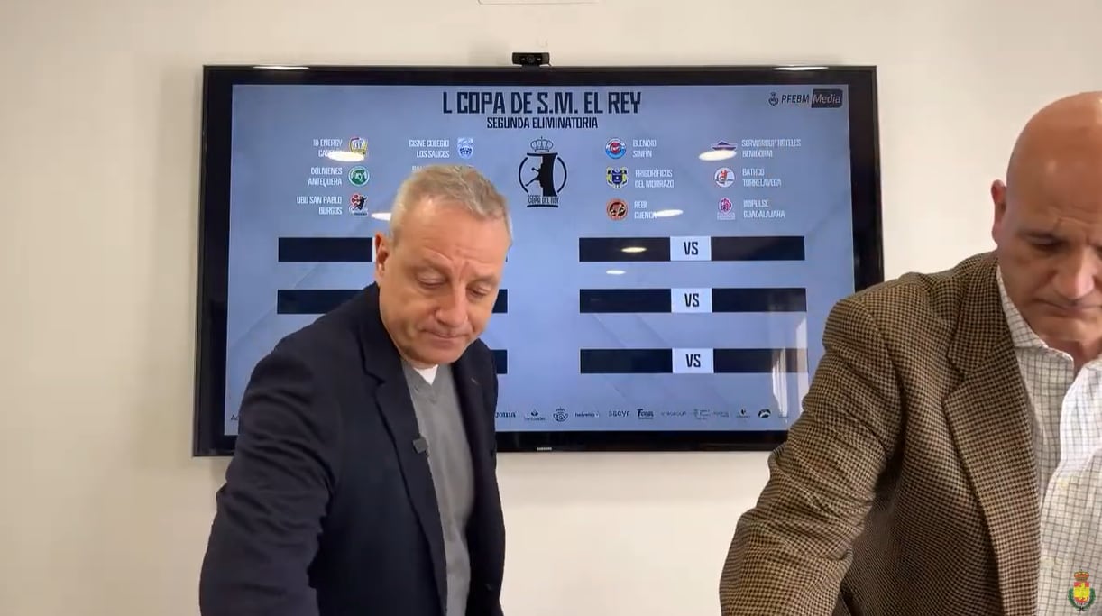 El momento del sorteo, en el que no se ven las bolas.