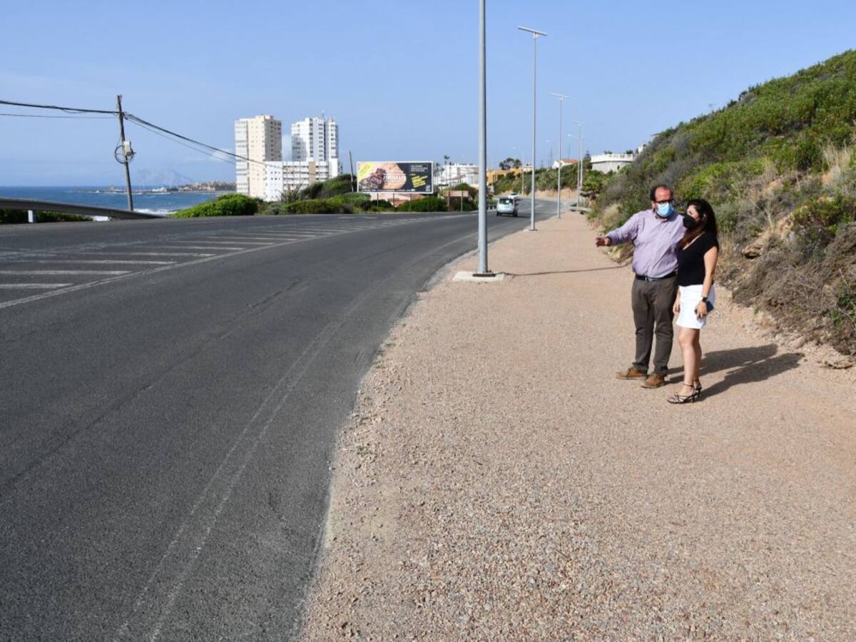Ampliados aparcamientos en la zona de playa de Torreguadiaro