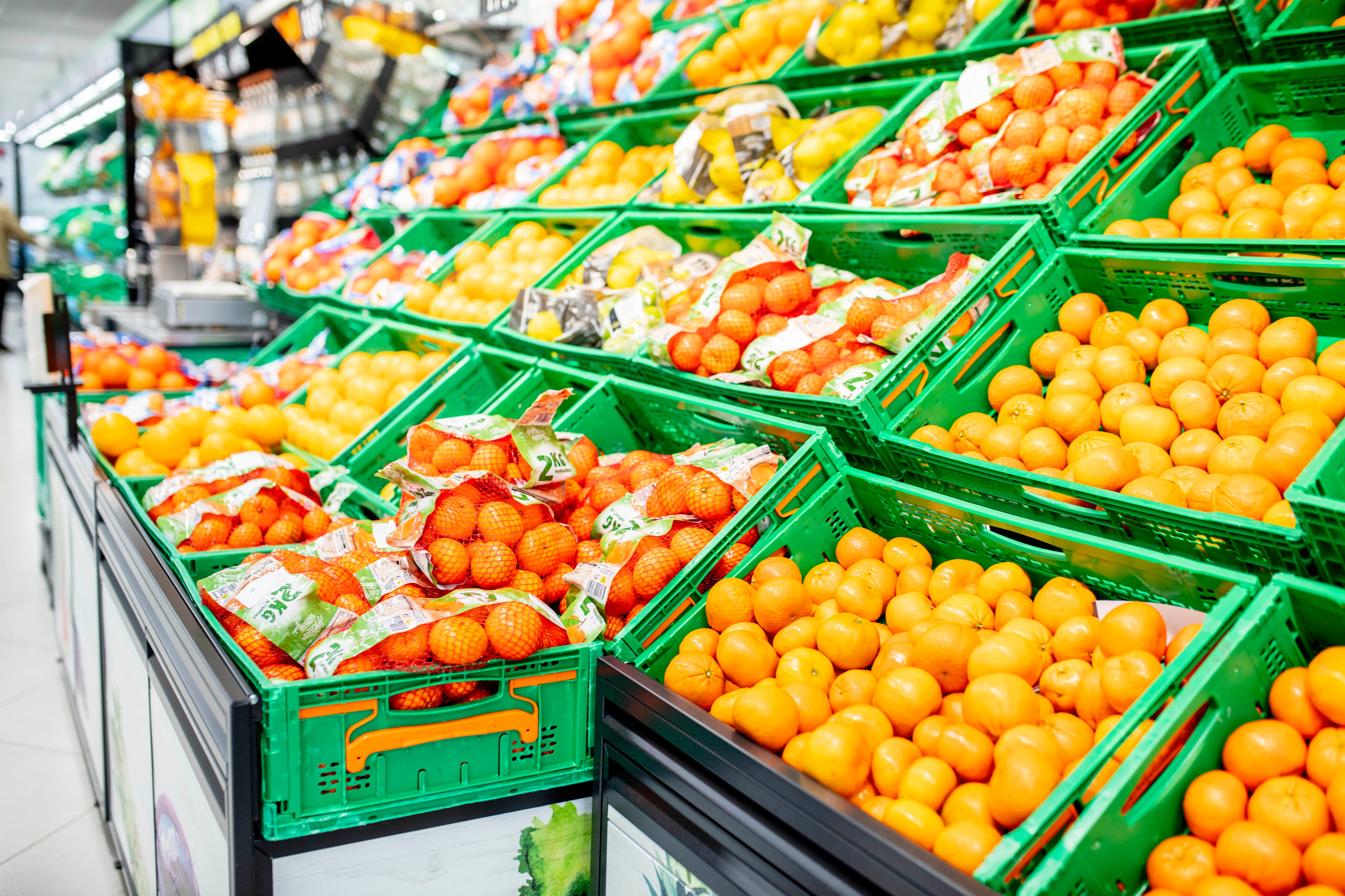 Naranjas en un lineal de Mercadona.