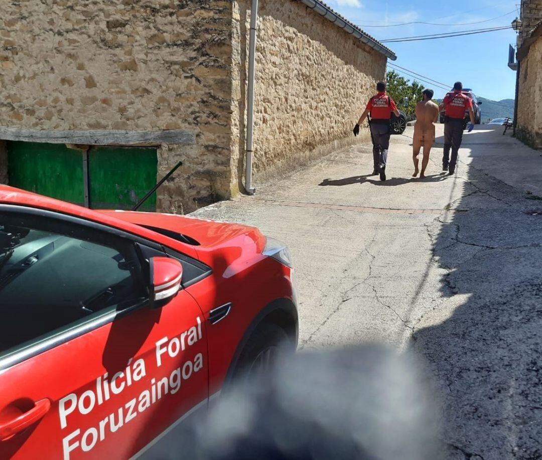 Detenido en Eslava por agredir a su pareja y a su hijo de dos años