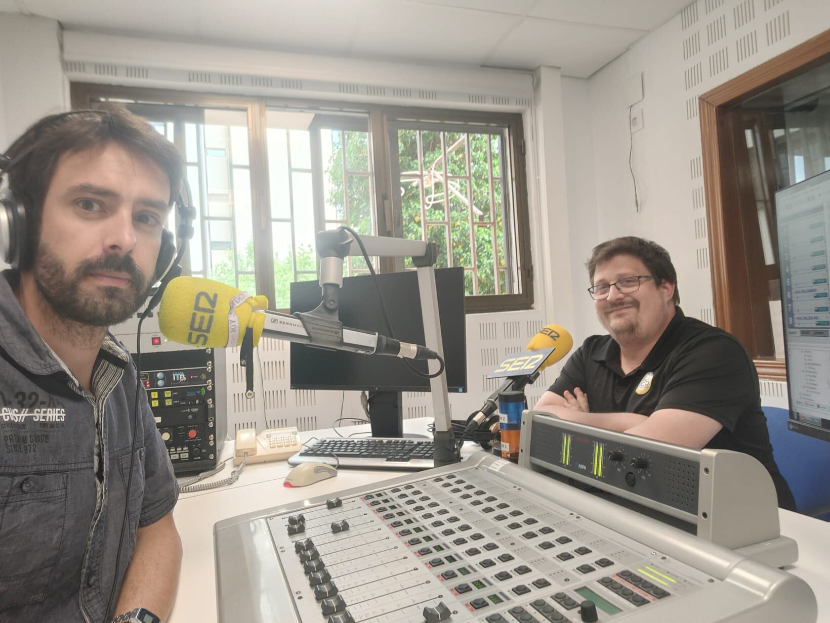 Jordi Lluelles, entrenador del BM Soria, en los estudios de Cadena SER Soria.