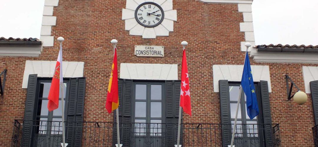 Fachada del ayuntamiento de Paracuellos de Jarama