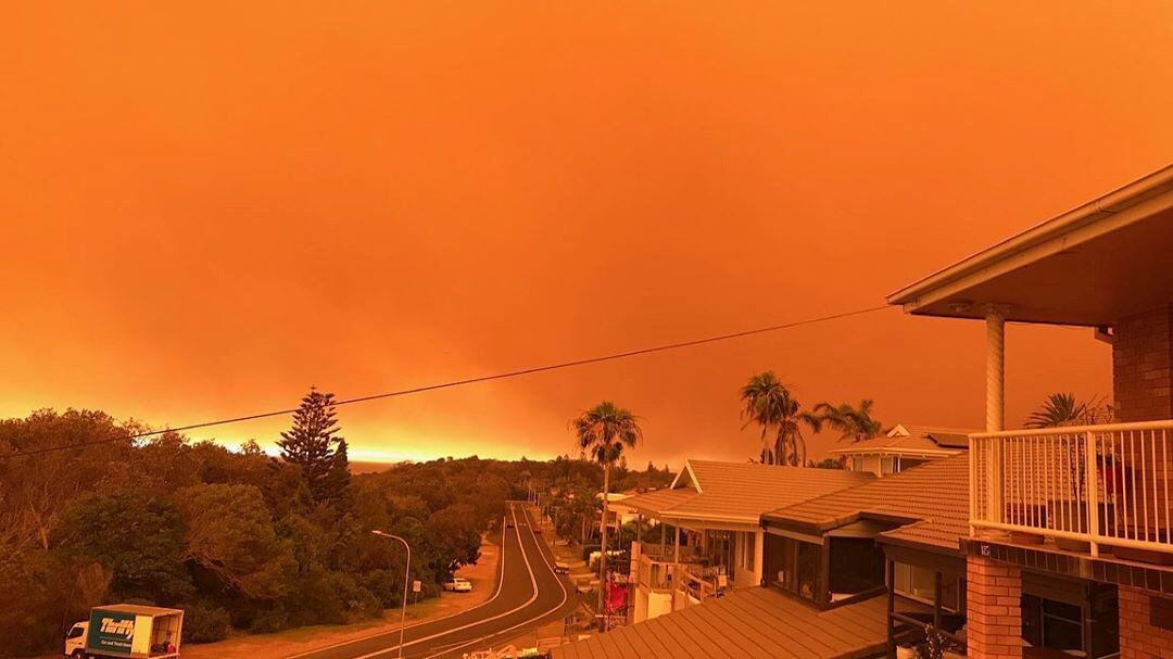 Humo de los incendios en Port Macquarie, Australia.