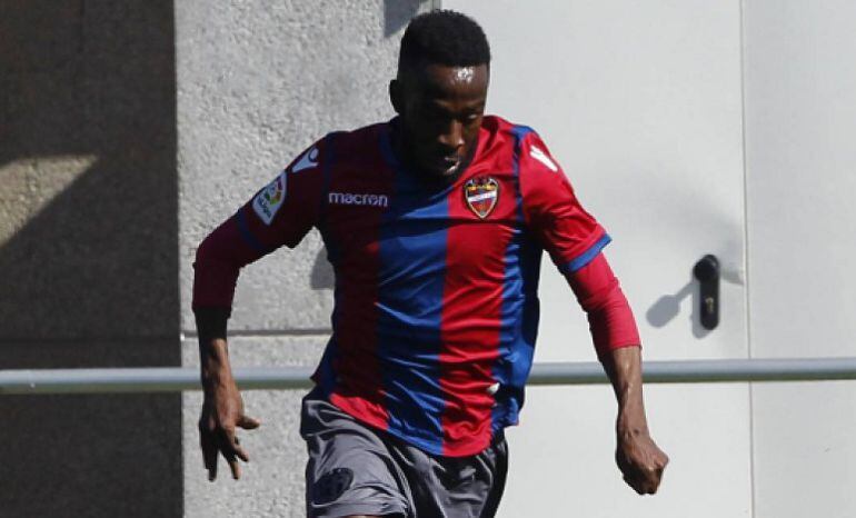 Fahad Al-Muwallad en un partido amistoso