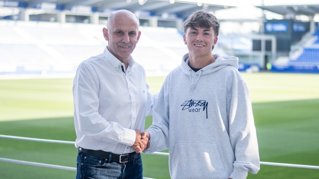 El director deportivo Ángel Martín González junto a Manu Rico