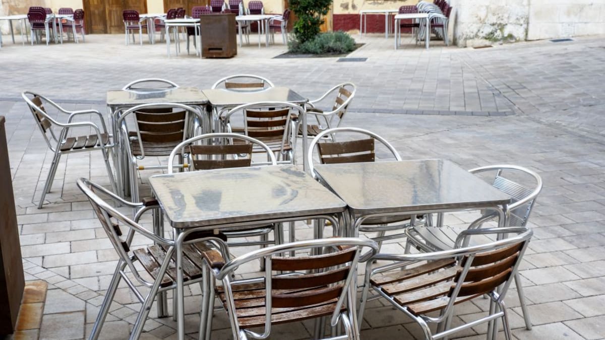 Los hosteleros de Bembibre afrontan el cierre del interior de los locales anunciado por la Junta