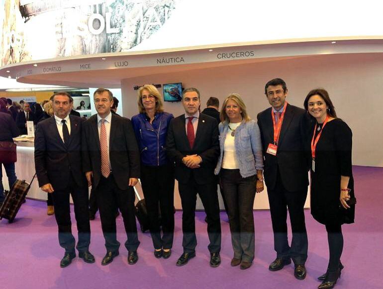 Las autoridades de la provincia durante en el expositor de la Costa del Sol