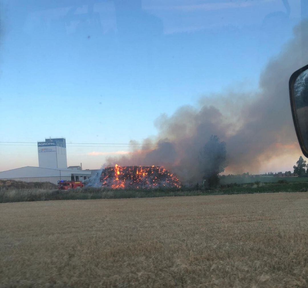 Imagen del incendio en Villada