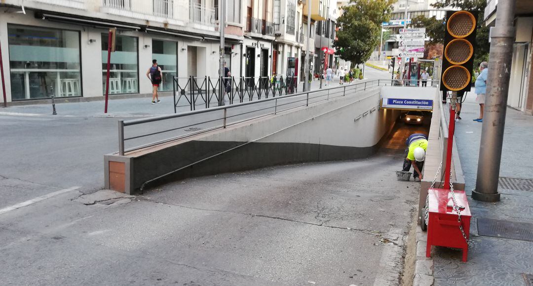 Zona de entrada y salida ahora al aparcamiento de la plaza de la Constitución, por la calle Virgen de la Capilla.