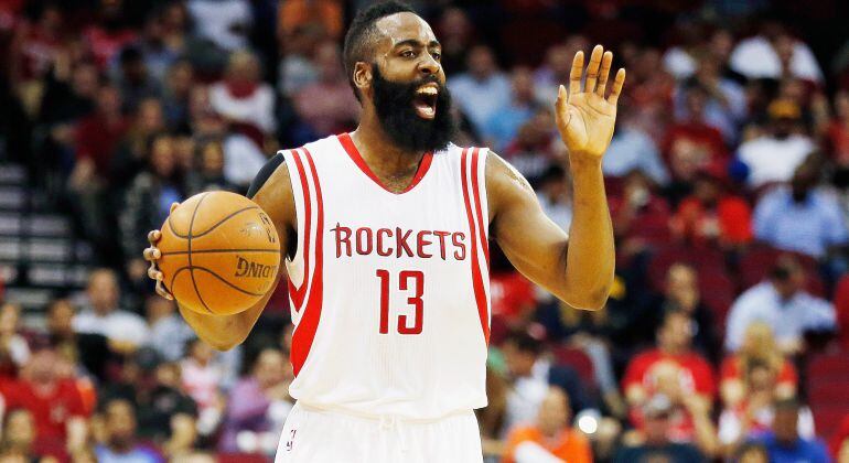 Harden manda jugar durante un partido con los Rockets