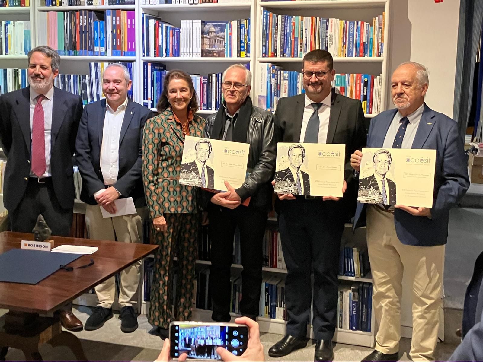 José Manuel Chacón, Diego Quevedo y José Ibarra reciben en Madrid un accésit en la VIII edición de los premios de la Fundación Alvargonzález por su obra conjunta que narra la historia de la monumental Grúa Sansón de Cartagena