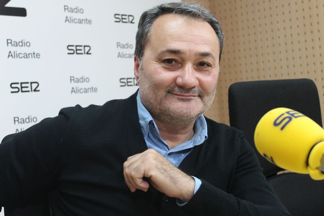 Francesc Sanguino en una entrevista en Radio Alicante