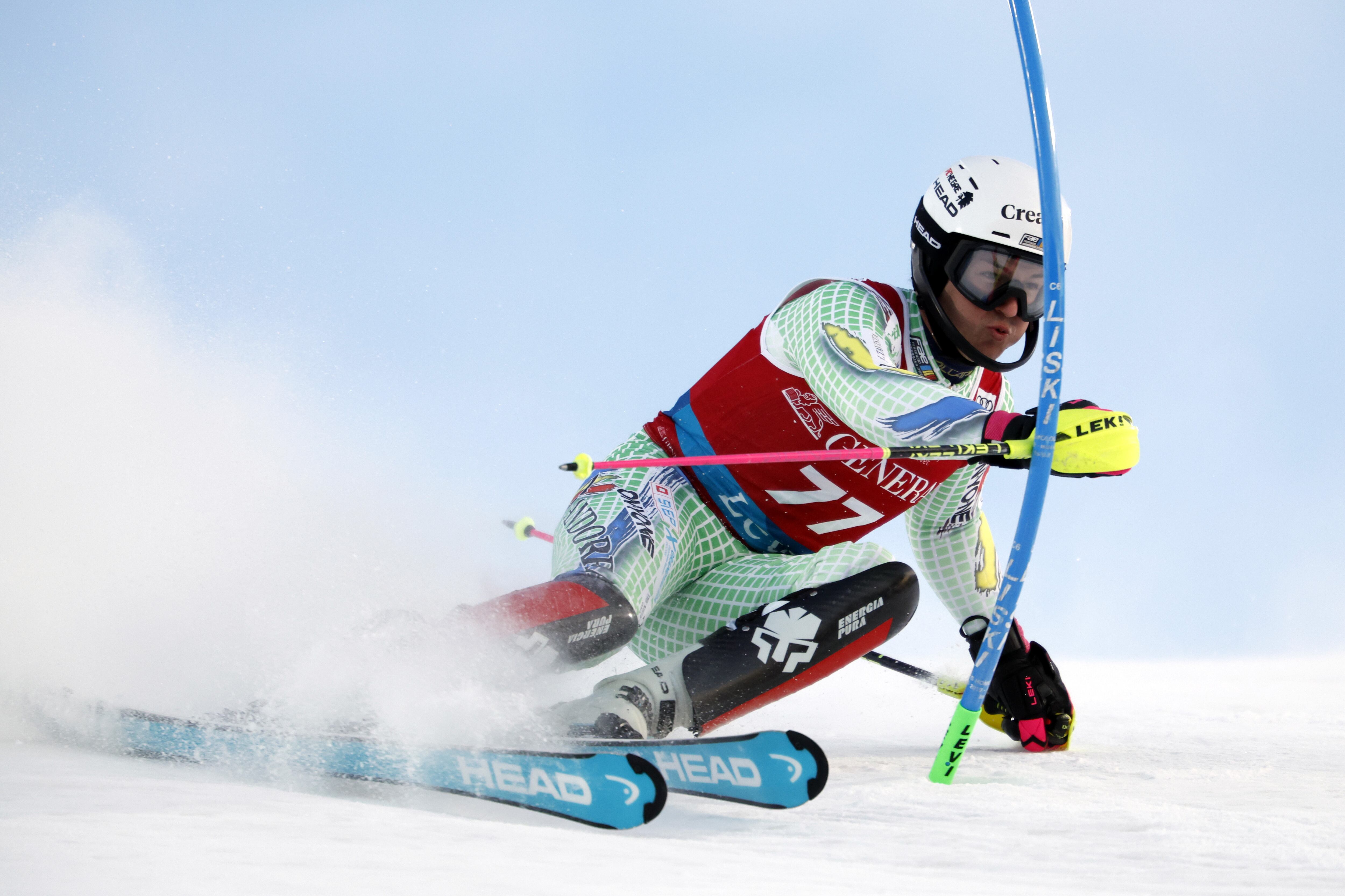 L'equiador de la FAE Bartumeu Gabriel en acció durant la prova d'eslàlom de la Copa del món disputada ahir a Levi, Finlàndia.