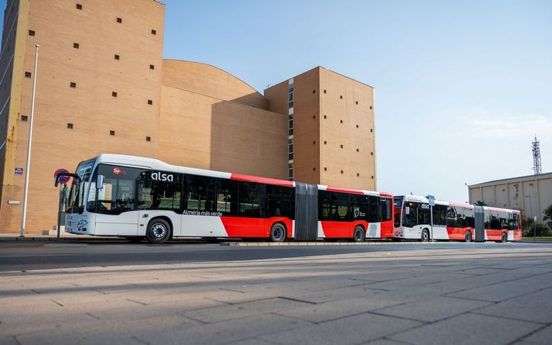 El Ayuntamiento refuerza el transporte urbano en Semana Santa con un servicio ‘Búho’ y nuevas lanzaderas para facilitar la movilidad.