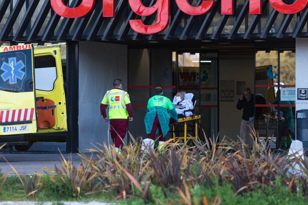 Un paciente ingresa en el servicio de Urgencias del hospital de Villalba. 