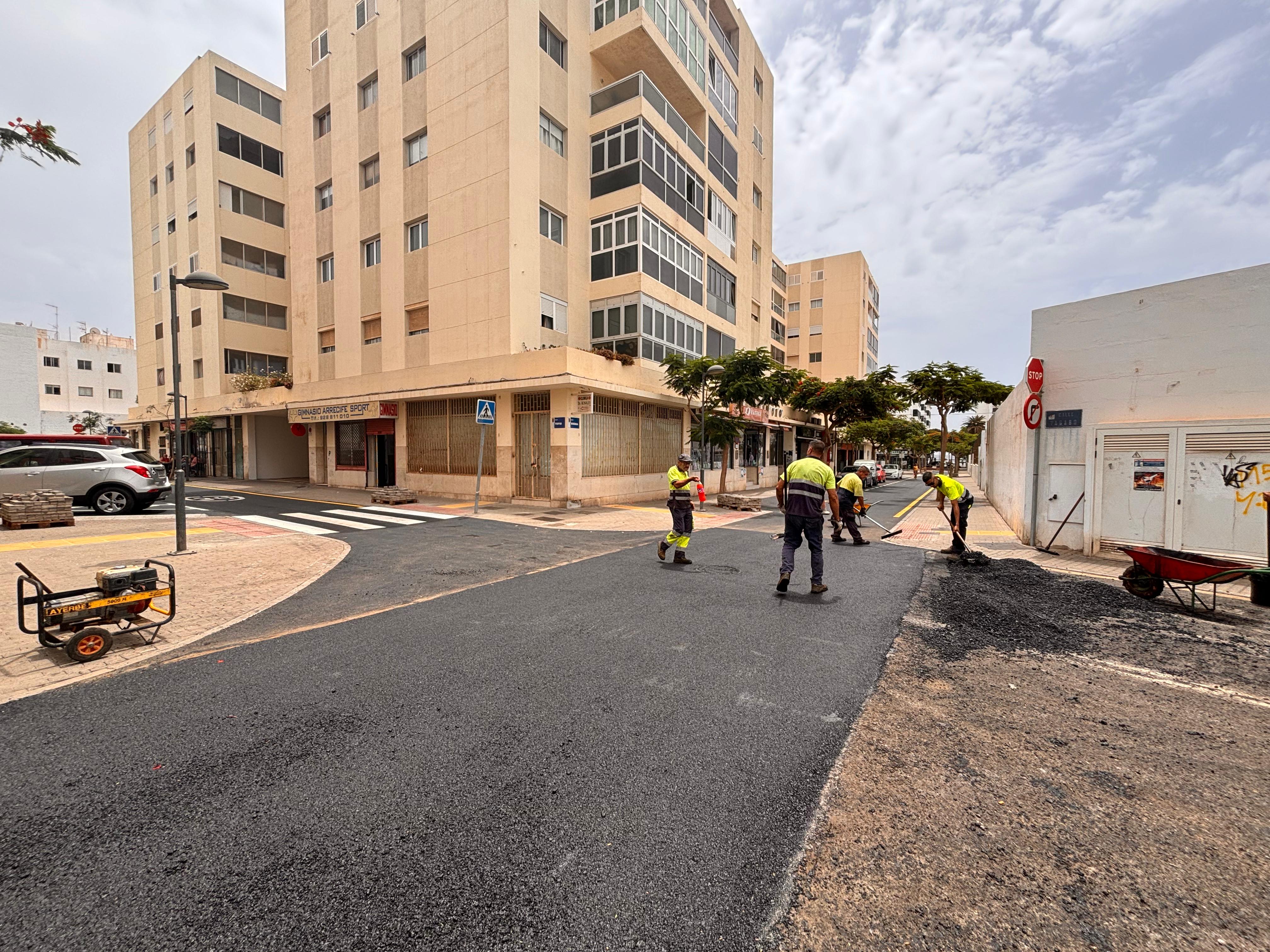 Trabajos de reasfaltado en las calles Guenia, Tofio y Yagabo de Arrecife, Lanzarote.