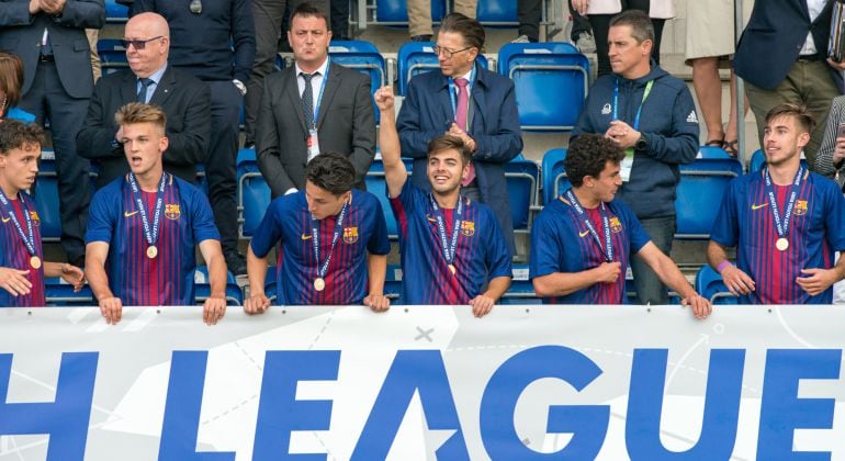 Los juveniles del FC Barcelona celebra su victoria en la Youth League frente al Chelsea en Nyon