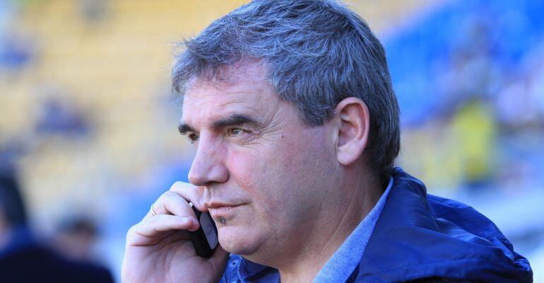 Manuel Vizcaíno se estrena en el Carnaval de Cádiz con el coro de Luis Frade