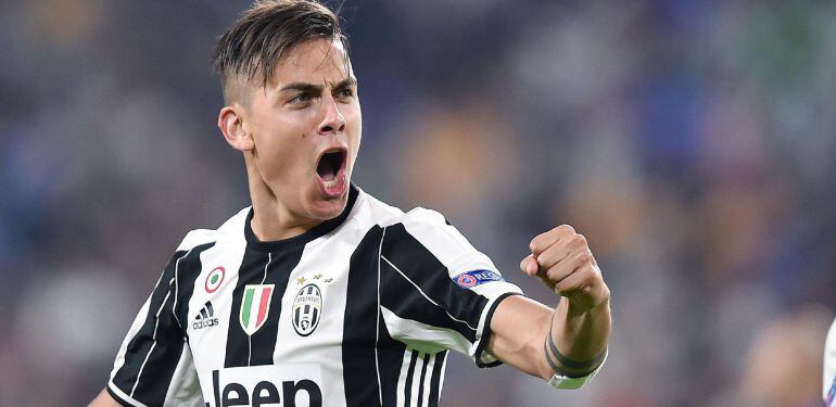 Dybala cierra el puño tras marcar un gol al Barcelona en la Champions