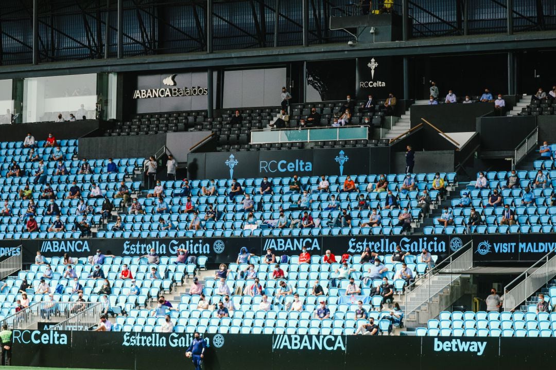 Aficionados en Balaídos durante un partido del Celta B