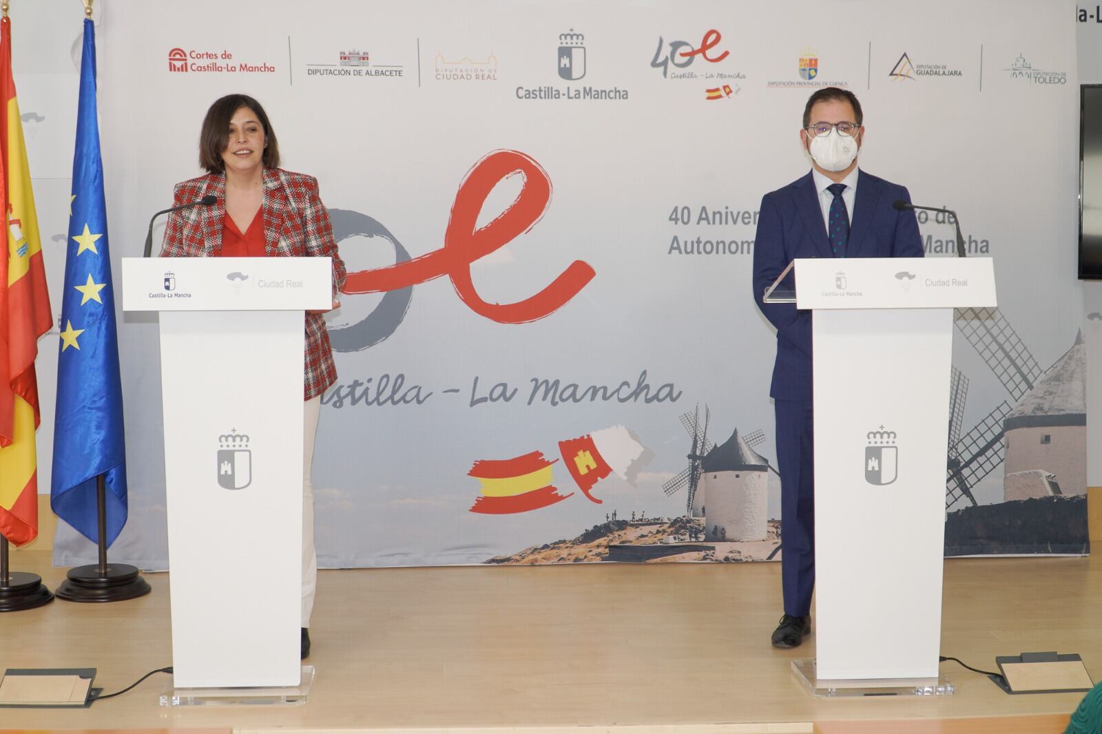 La viceconsejera Ana Muñoz y el vicepresidente de la Diputación Gonzalo Redondo en la presentación de la exposición de los 40 años del Estatuto de Autonomía de Castilla-La Mancha