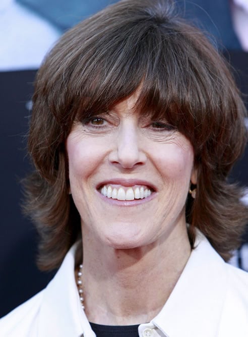 Fotografía de archivo fechada el 27 de julio de 2009, donde aparece la estadounidense guionista y directora de cine Nora Ephron mientras posa a su llegada al estreno de la película &#039;Julie & Julia&#039;