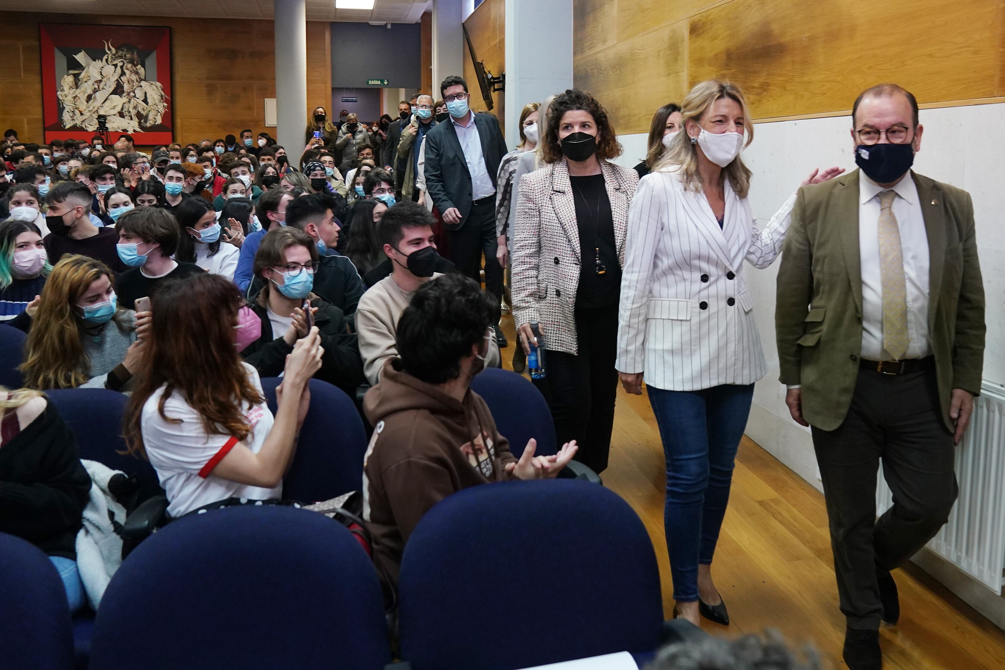 La vicepresidenta segunda del Gobierno, Yolanda Díaz, durante su visita a la Universidad de Santiago de Compostela