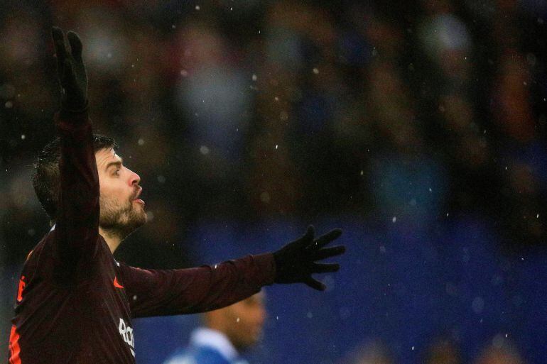 Piqué durante el partido de Liga contra el Espanyol. 