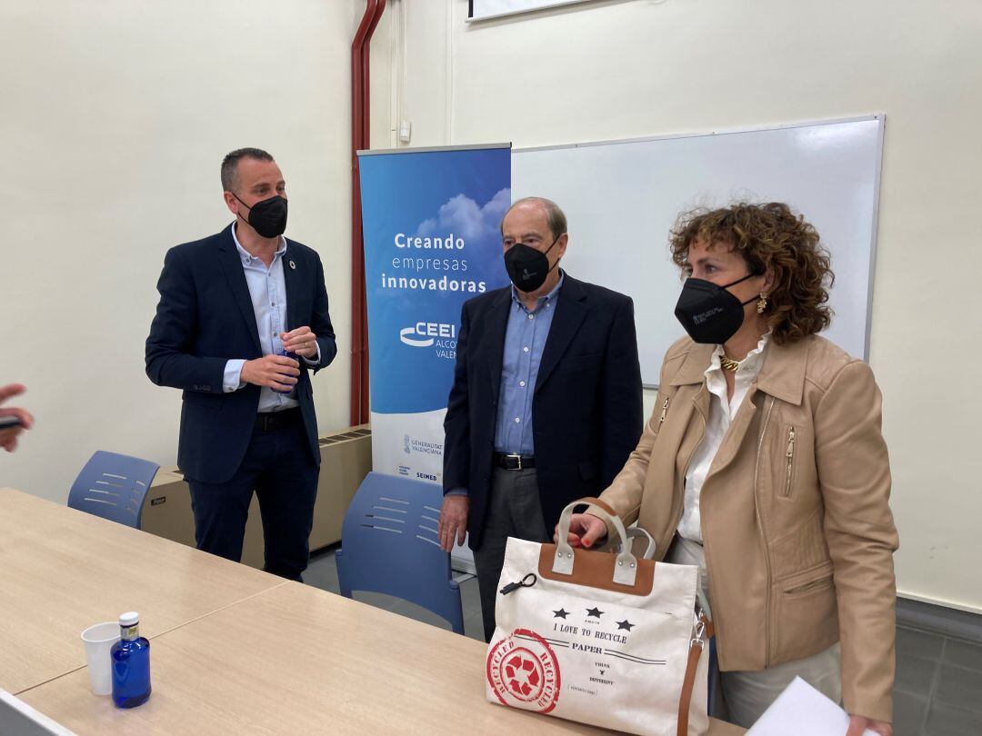 Alberto Belda, Jesús Casanova y Julia Company en la presentación de resultados del CEEI en Alcoy