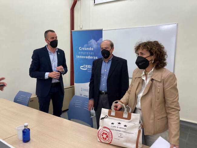 Alberto Belda, Jesús Casanova y Julia Company en la presentación de resultados del CEEI en Alcoy