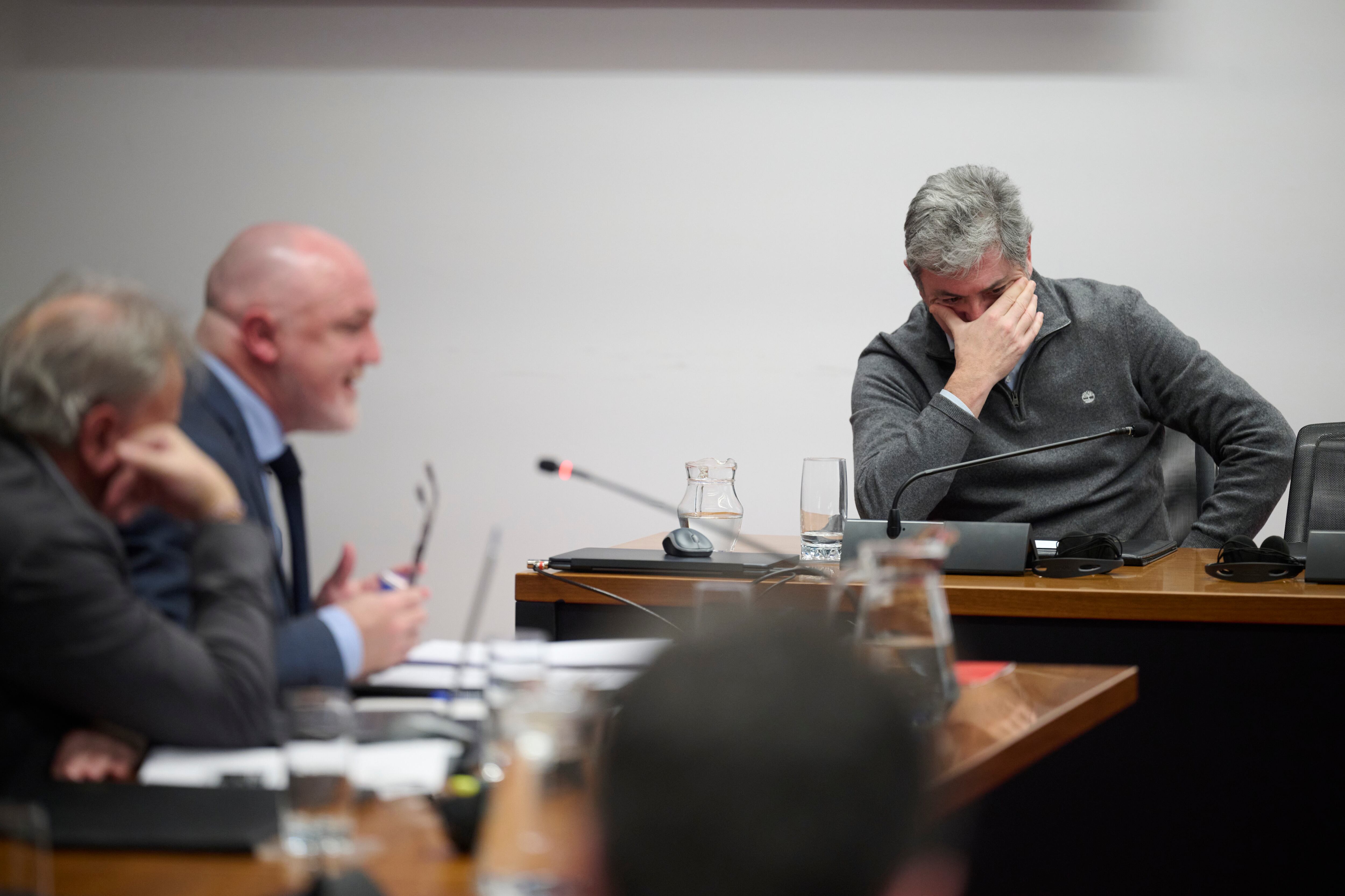 Antxon Alonso en un momento de la intervención del portavoz de UPN, Javier Esparza