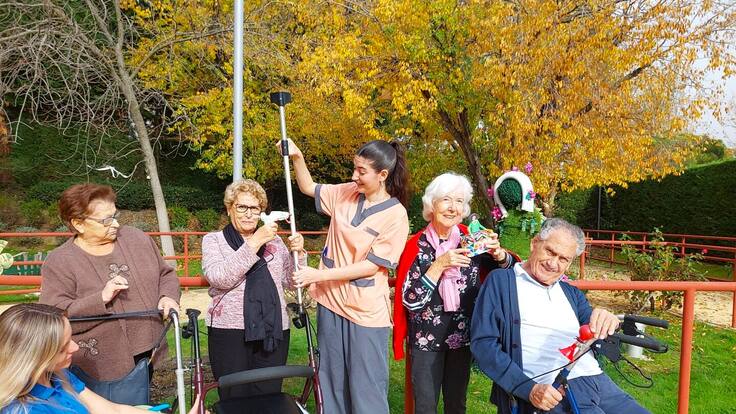 Entrevista a Víctor Agudo, usuario de la Residencia de mayores Ballesol de Tres Cantos, ganadores del premio ?Decorando tu jardín'