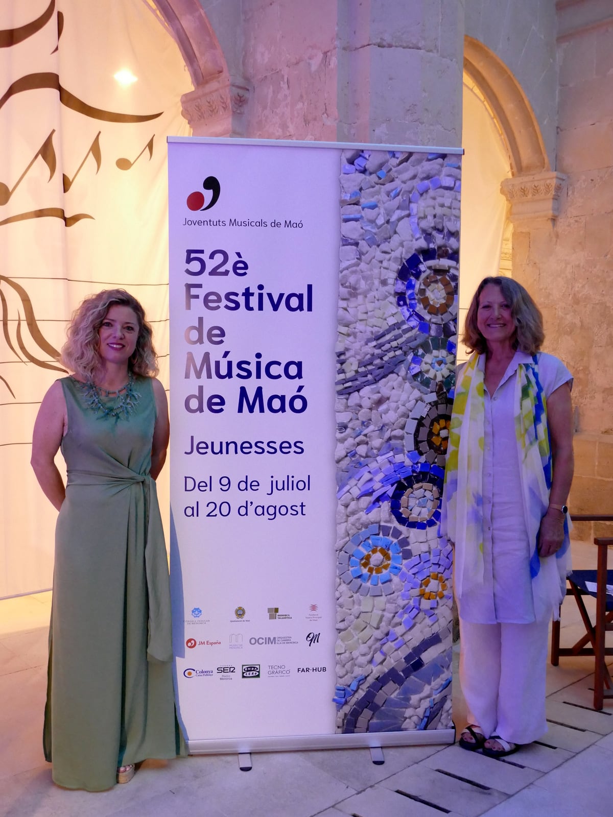 Presidenta de JJMM de Maó (esq) i autora de la imatge del programa del Festival (drta), respectivament