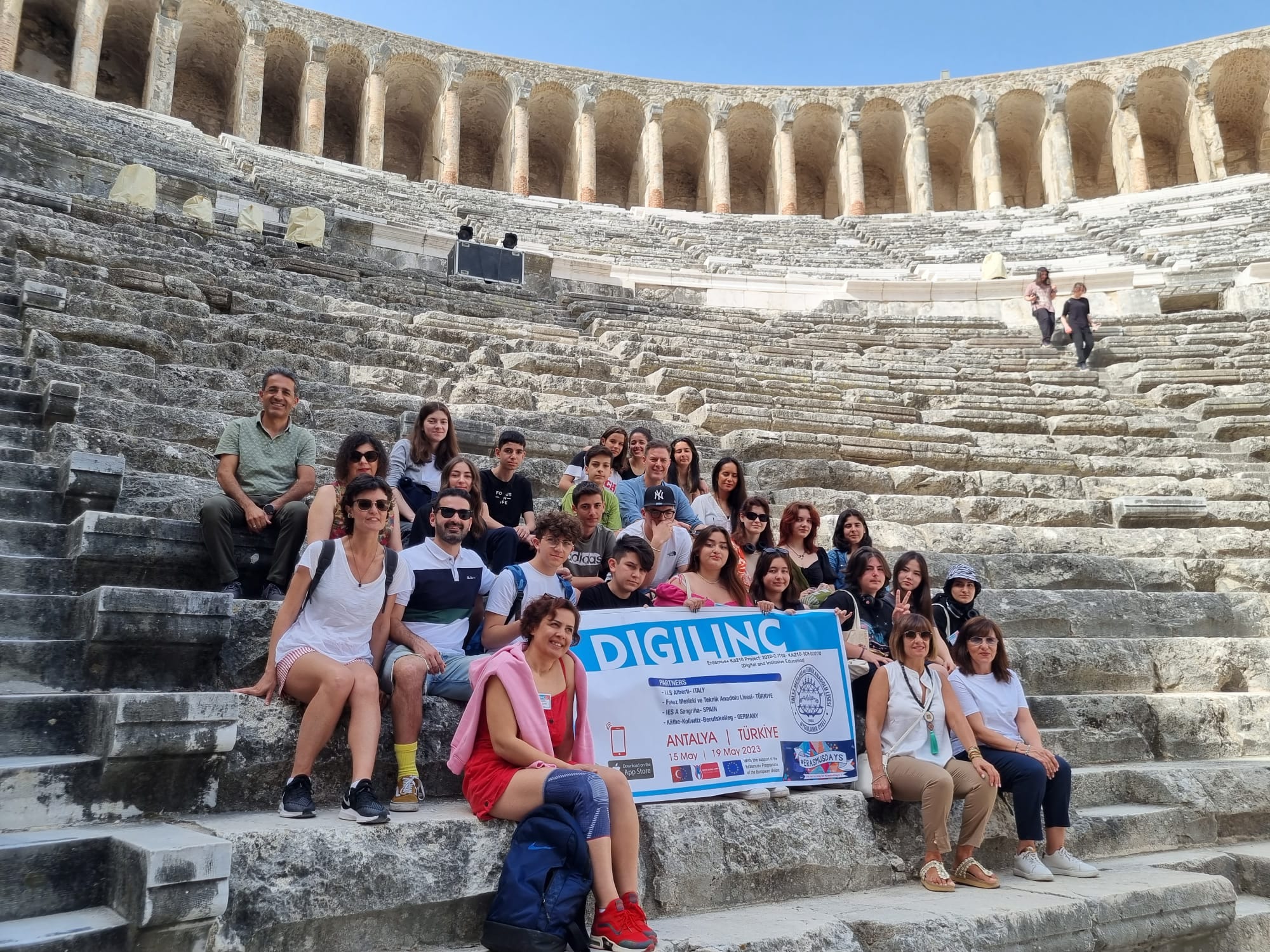 Estudiantes y alumnos del IES A Sangriña durante su viaje de intercambio a Antalya (Turquía)