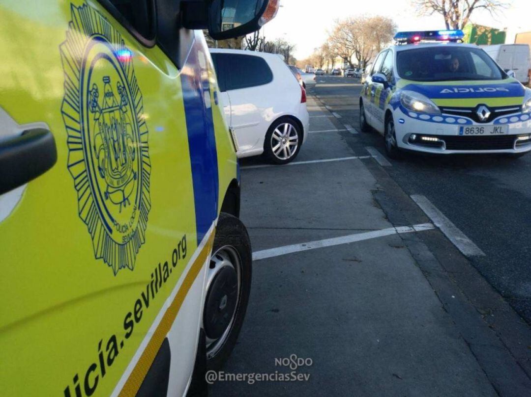 Imagen de archivo de dos patrulleros de la Policía Local de Sevilla